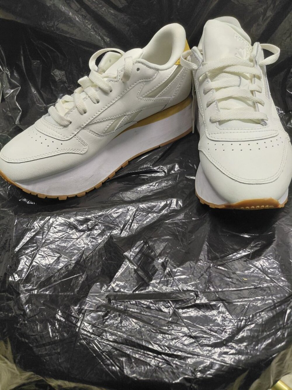 Reebok tennis shoe white